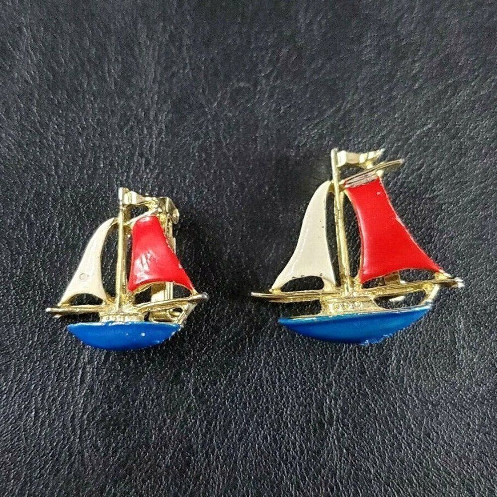 VINTAGE GERRY'S Gold-Tone Sailboat Sailing Hat Lapel Brooch Pin SET OF 2
